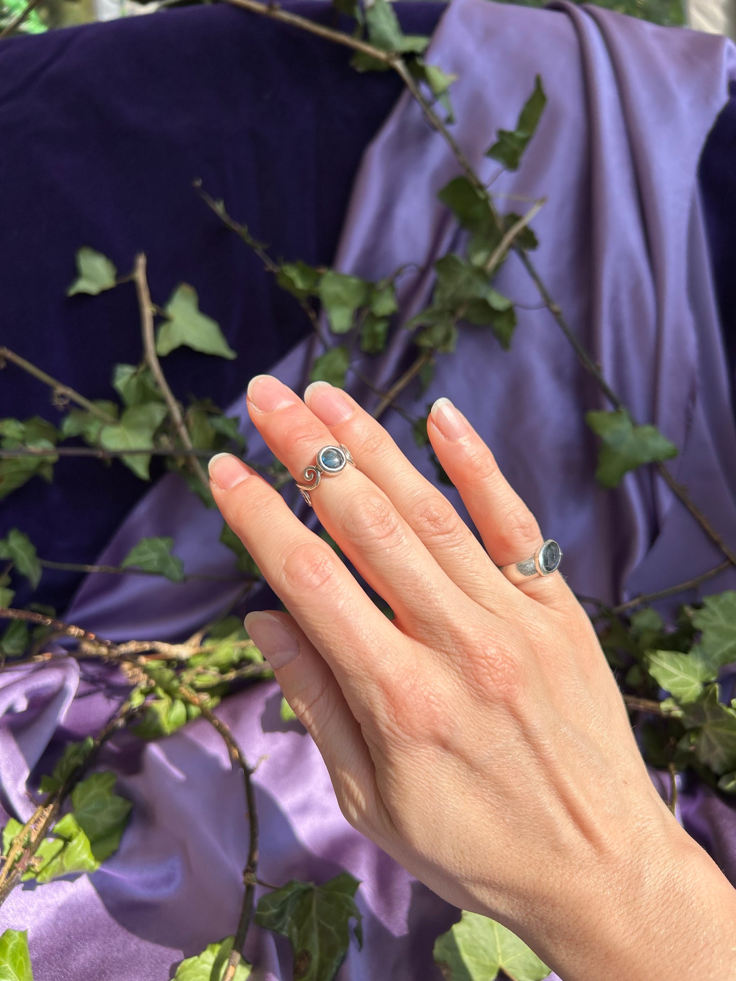 Swirl Spectrolite Midi Ring