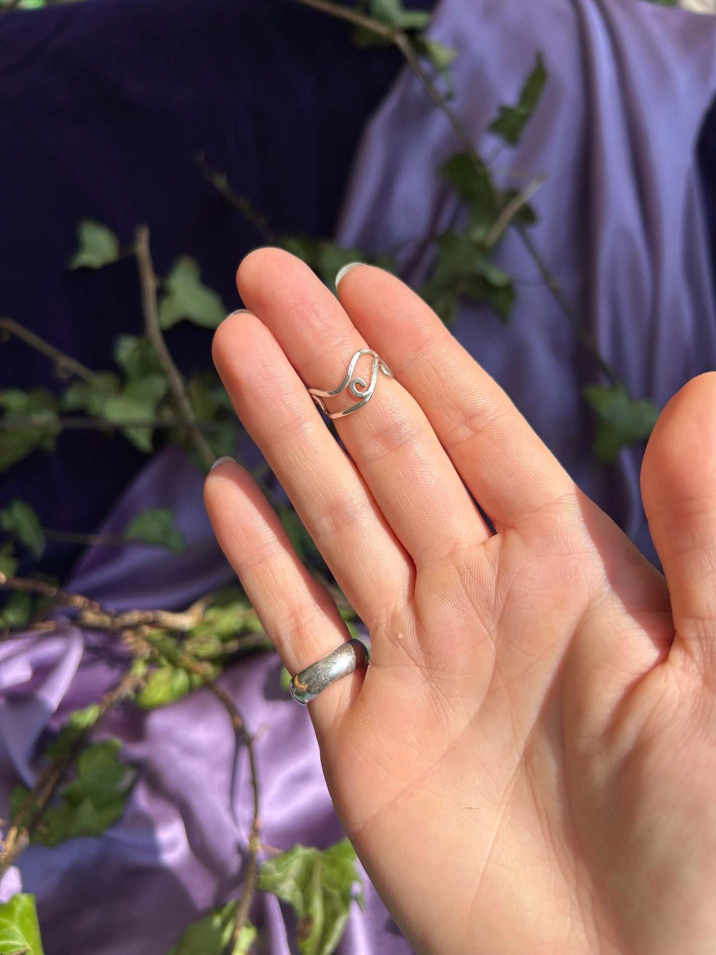 Swirl Spectrolite Midi Ring