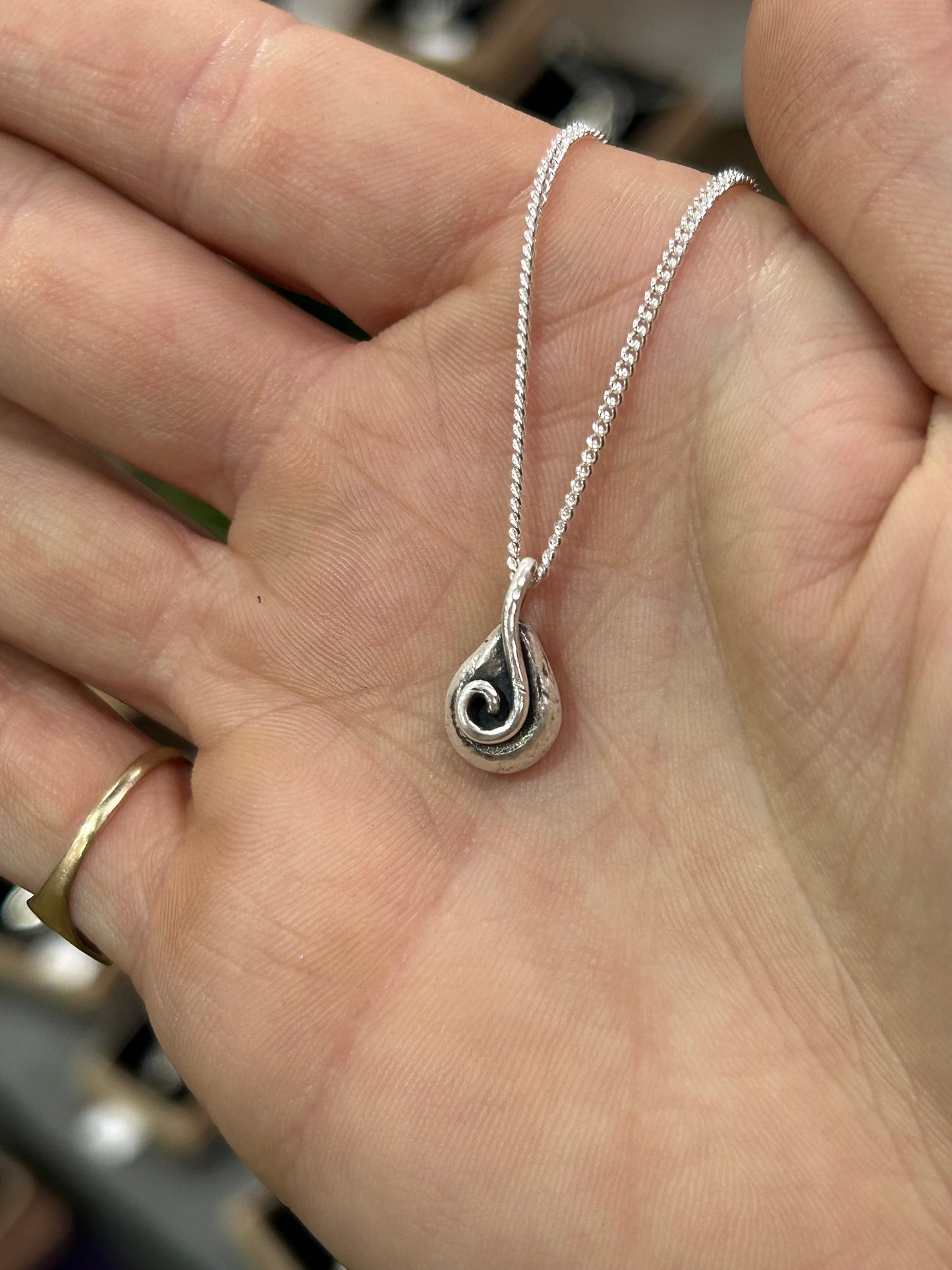 Mini swirly nugget necklace